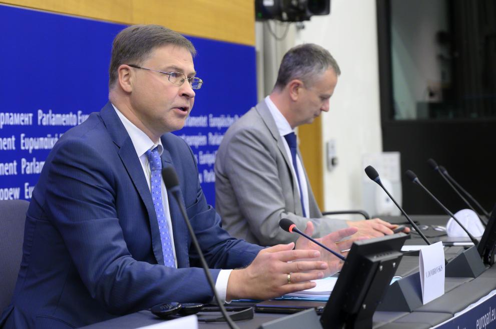 Read-out of the weekly meeting of the von der Leyen Commission by Valdis Dombrovskis, Executive Vice-President of the European Commission, and Mairead McGuinness, European Commissioner, on the New Sustainable Finance Strategy and a European Green Bond…