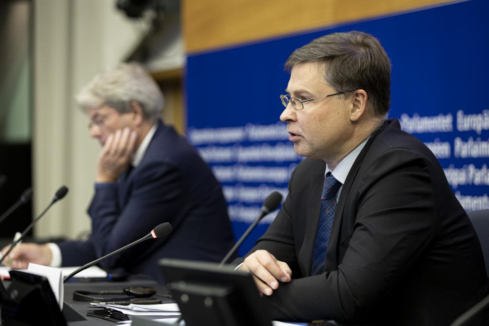 Read-outof the College meeting by Valdis Dombrovskis, Executive Vice-President of the European Commission, and Paolo Gentiloni, European Commissioner, on the relaunch of the review of EU economic governance