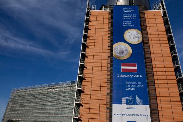 L'affiche pour la croissance sur la façade du Berlaymont